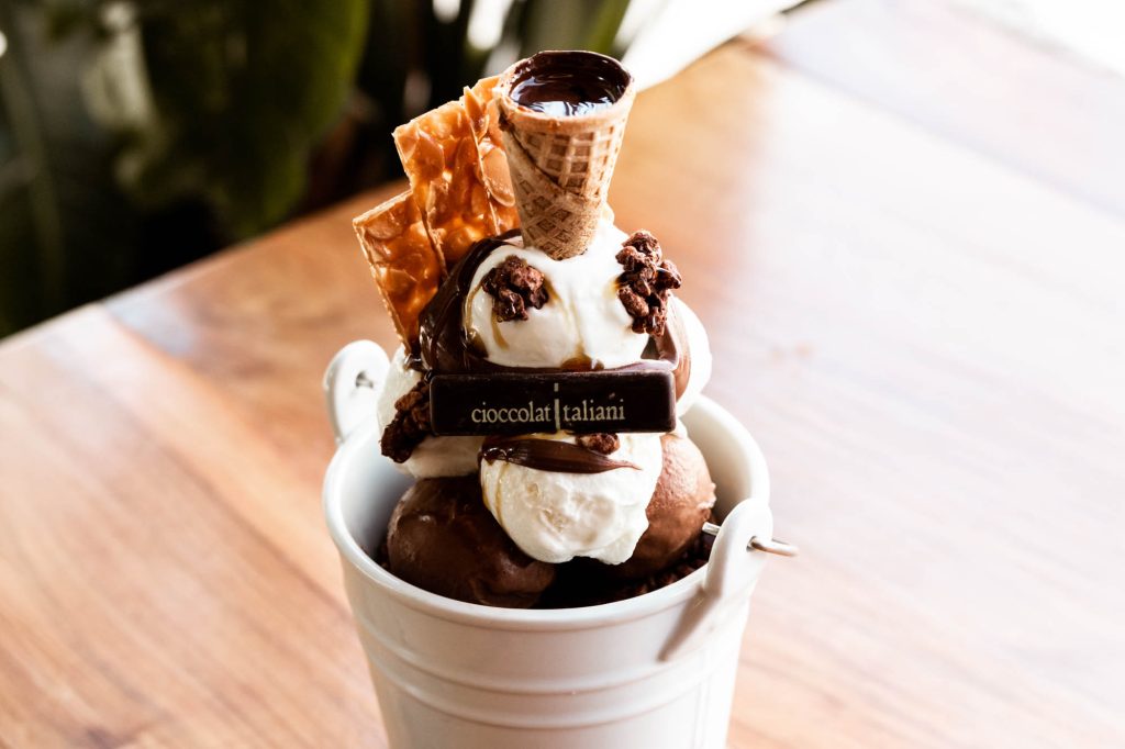 il gelato moderno e la sua storiaGelato artigianale con cialda e cono croccante